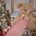 Load image into Gallery viewer, Santa Figurine Ann Anderson 1:48 Vintage 2003, balanced on a finger