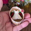 Load image into Gallery viewer, bonnet tucked into hat box miniature dollhouse
