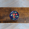 Load image into Gallery viewer, IGMA Susan Van Tubbergen Trompe l'Oeil Majolica Apple Plate