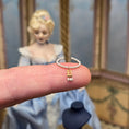 Load image into Gallery viewer, Sun Lemmens Wearable Tudor Anne Boleyn “B” Pearl Necklace Replica on Display Bust