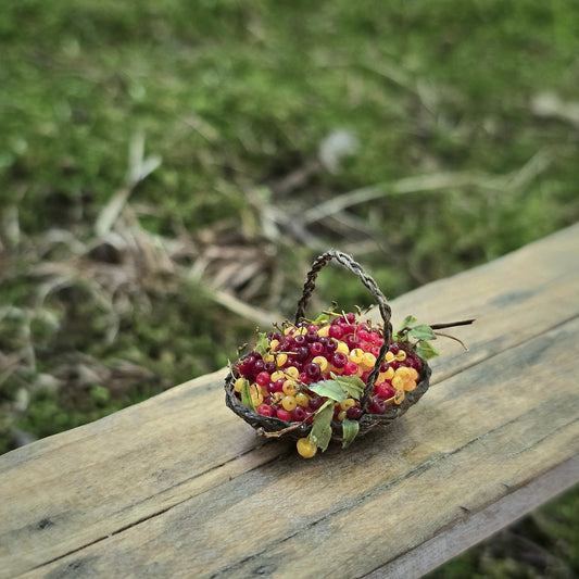 Gosia Suchodolska IGMA Artisan Miniature Crimson & Golden Berry Basket Exclusive