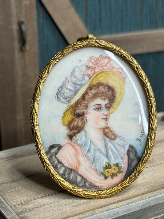 Antique Oval Framed Dollhouse Painted Portrait of Lady on Porcelain, detail