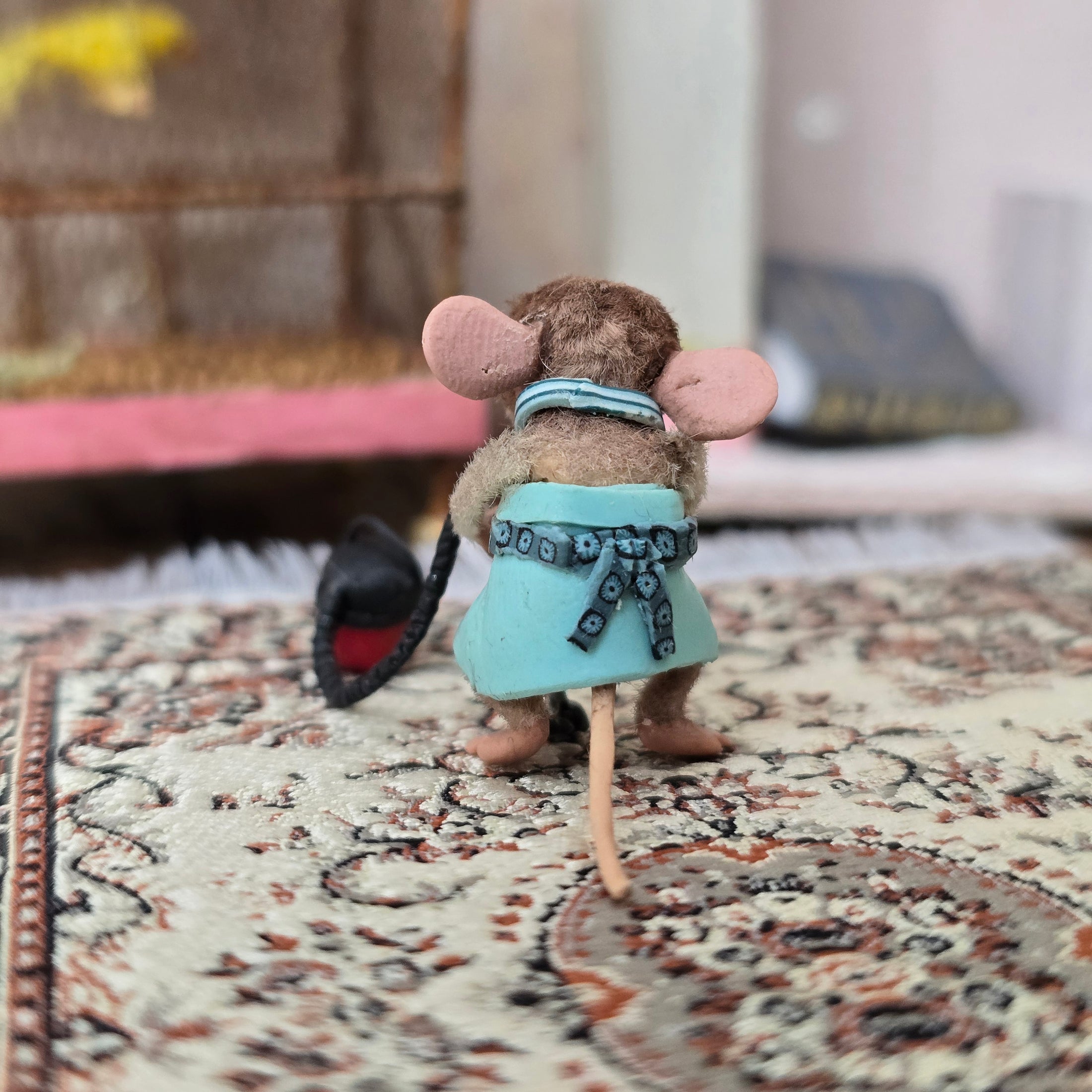 Aleah Klay Housekeeping Mouse with Vacuum OOAK 2012
