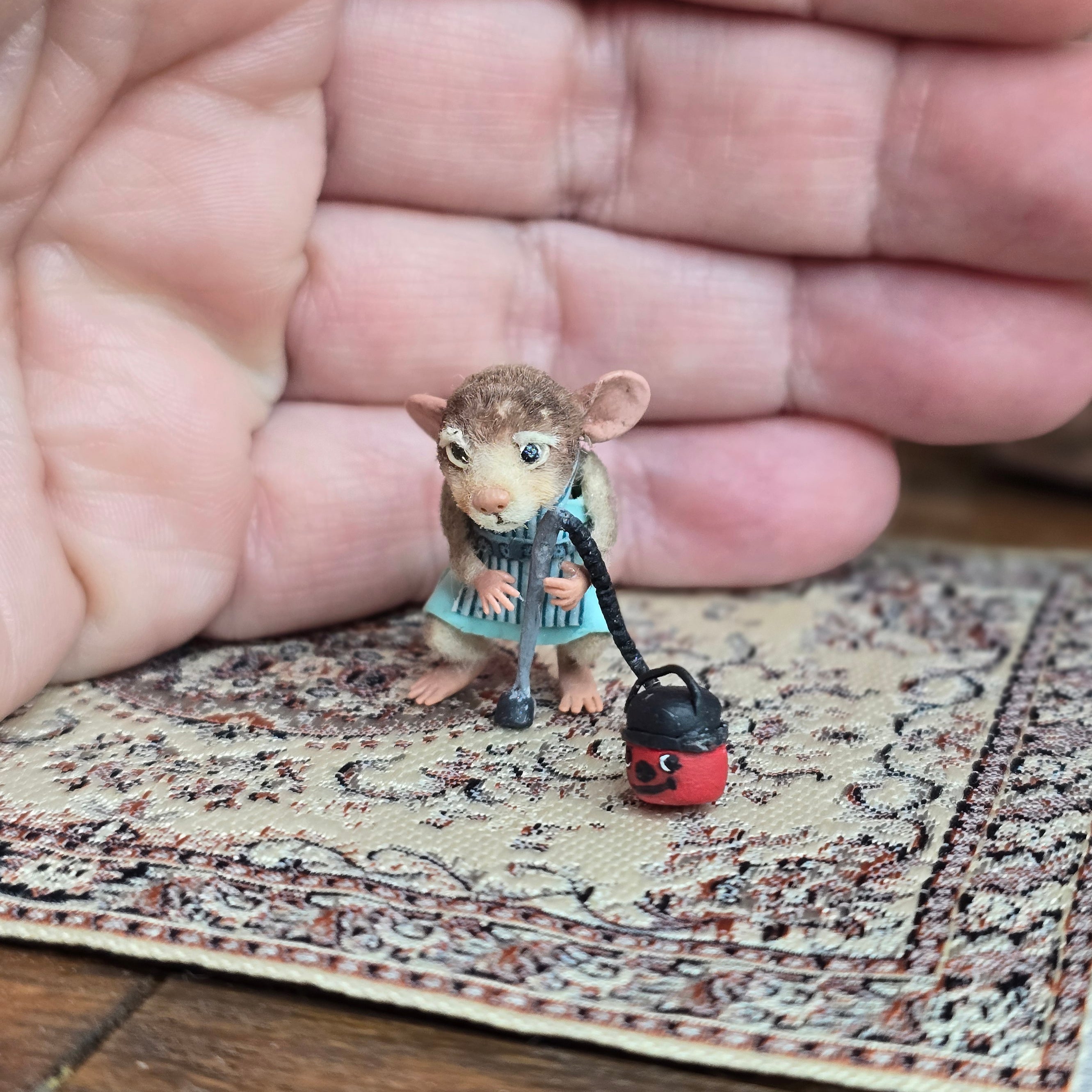 Aleah Klay Housekeeping Mouse with Vacuum OOAK 2012