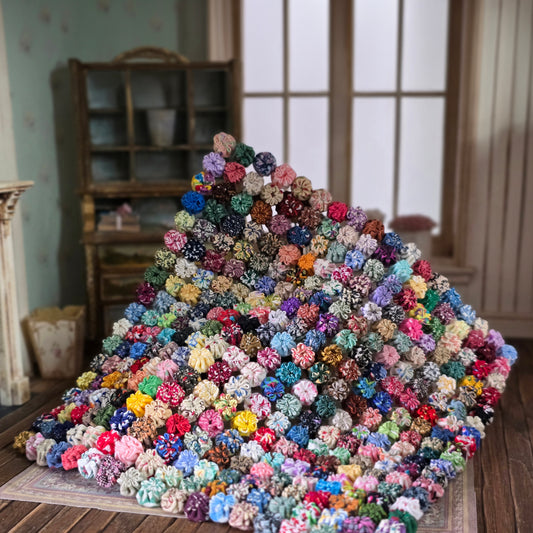 Handmade Country Vintage Colorful Yo-Yo Quilt with Matching Pillows 1:12