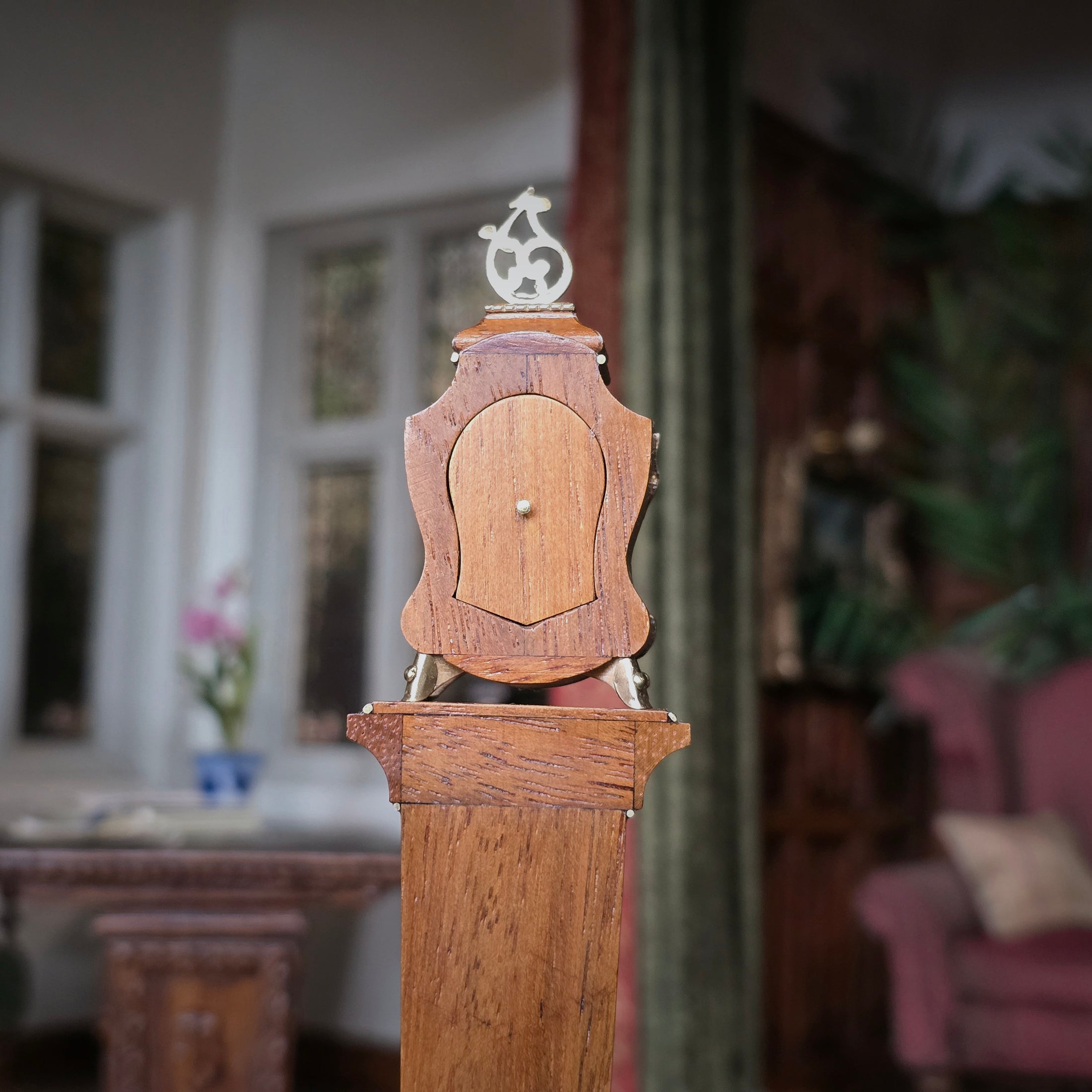 Geoffrey Wonnacott Working Burl Wood Clock with Pedestal Stand Gold-plated Accents