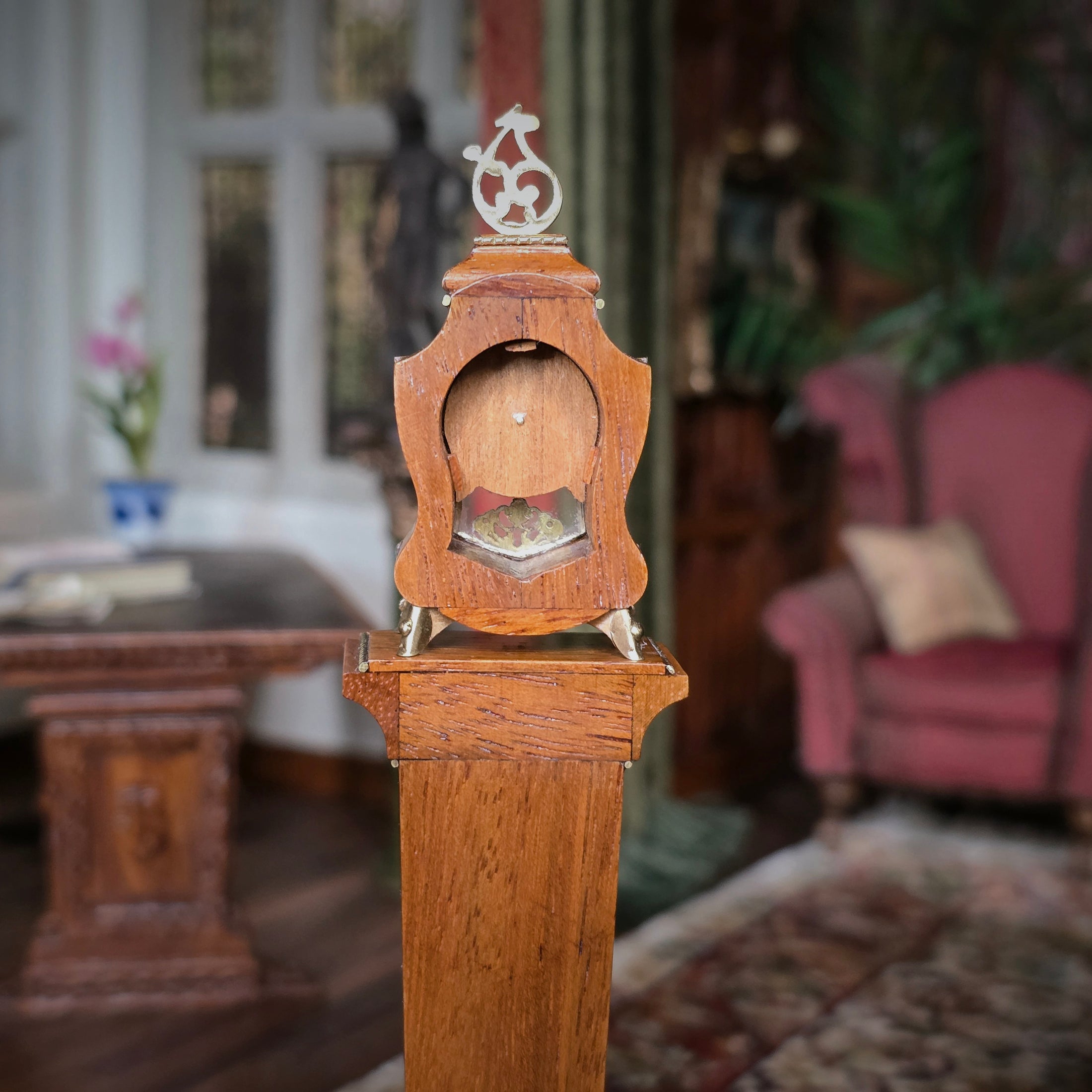 Geoffrey Wonnacott Working Burl Wood Clock with Pedestal Stand Gold-plated Accents