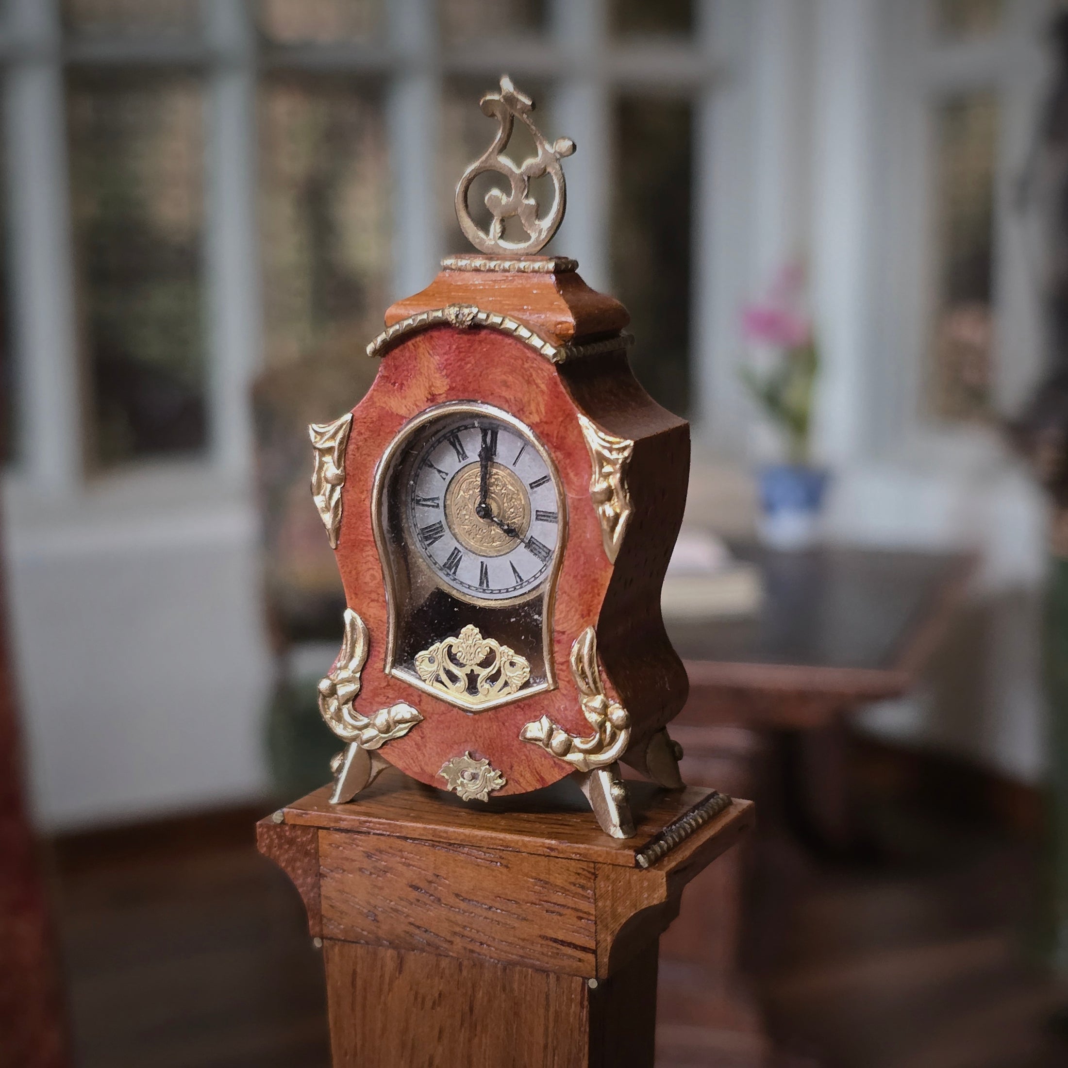 Geoffrey Wonnacott Working Burl Wood Clock with Pedestal Stand Gold-plated Accents