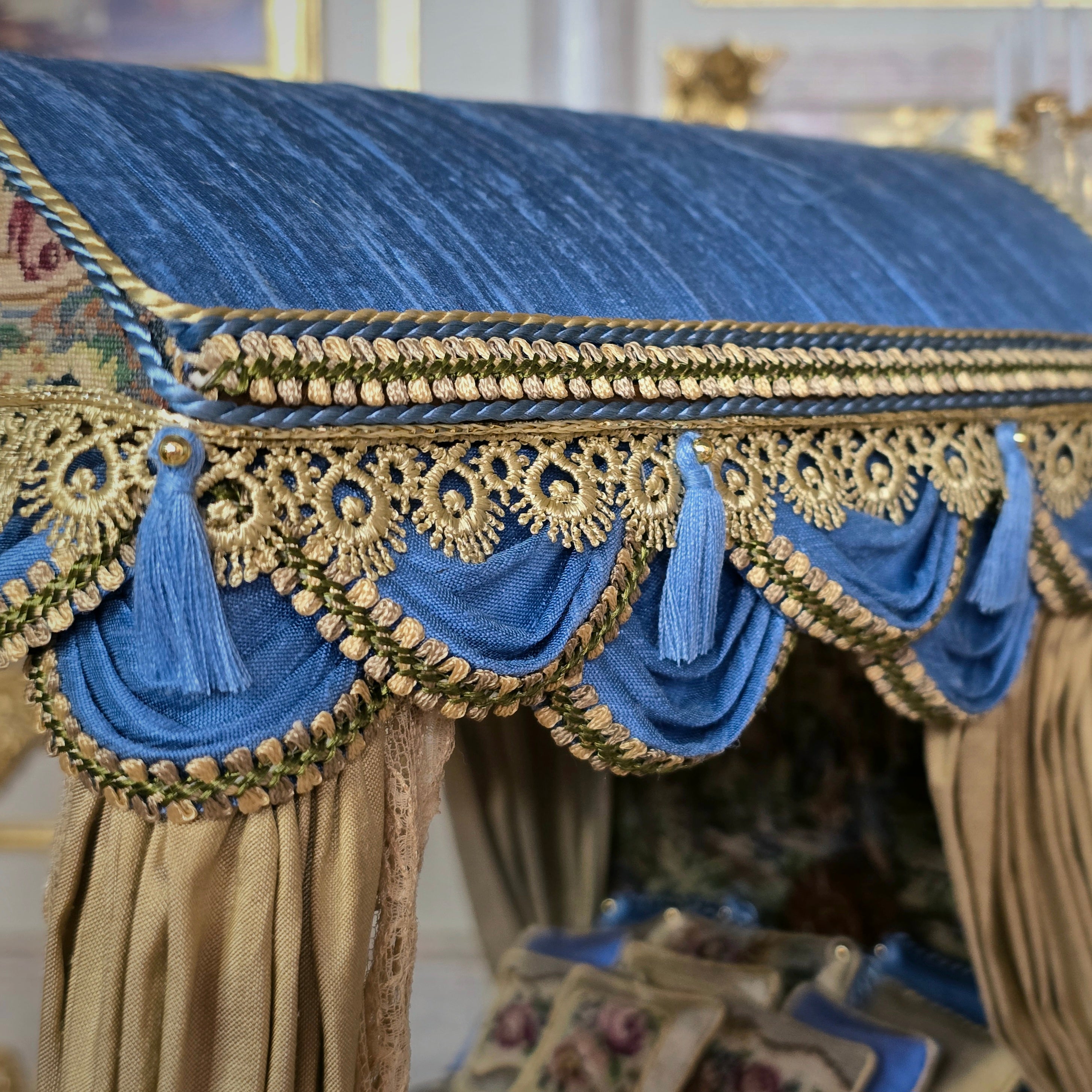 Simply Silk Miniatures Taupe & Blue Domed Canopy Bed with Tapestry Panels UK