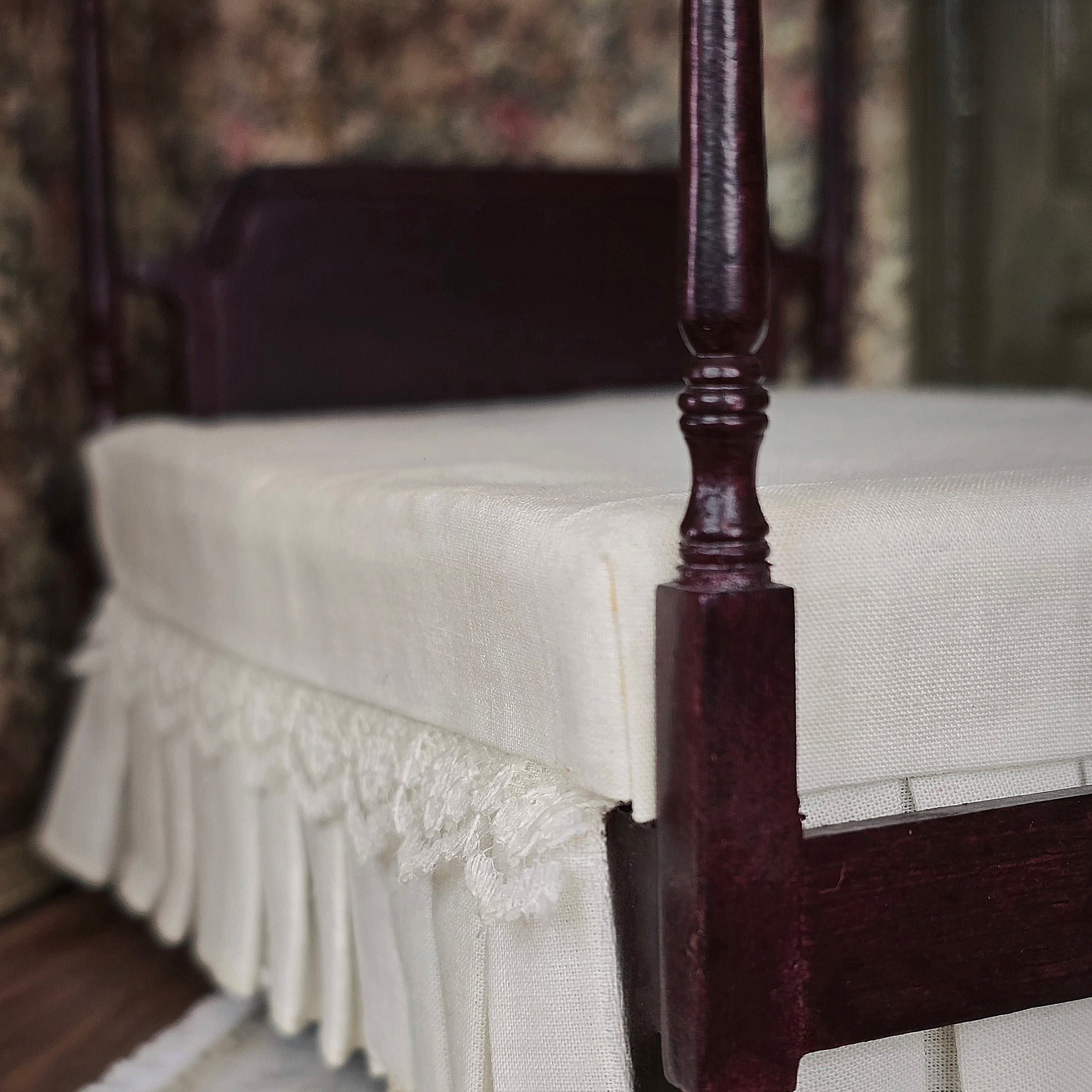 Hepplewhite-Style Mahogany Canopy Bed with Lace Tester