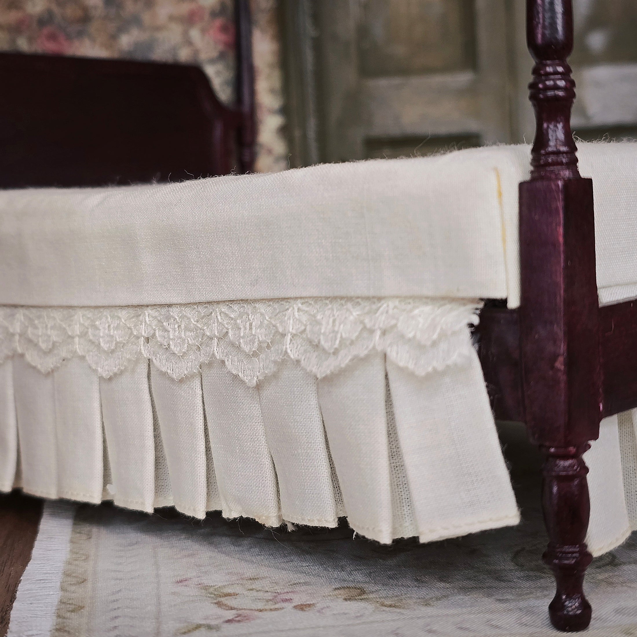 Hepplewhite-Style Mahogany Canopy Bed with Lace Tester