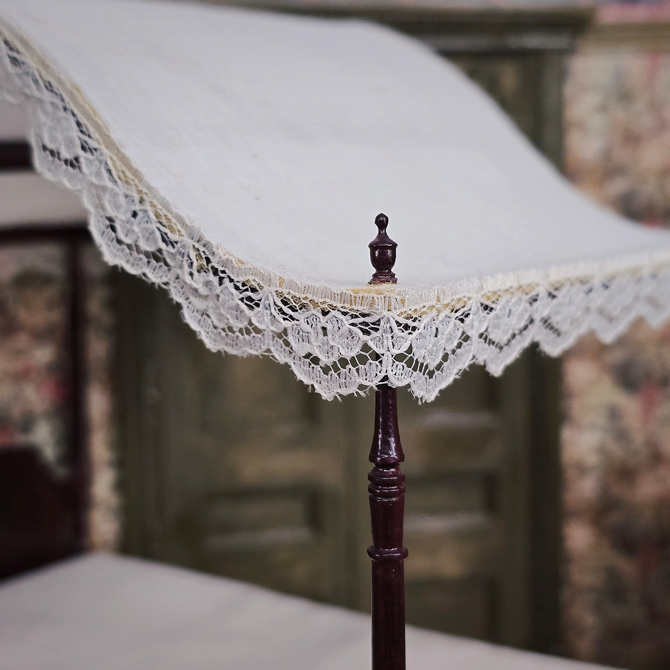 Hepplewhite-Style Mahogany Canopy Bed with Lace Tester