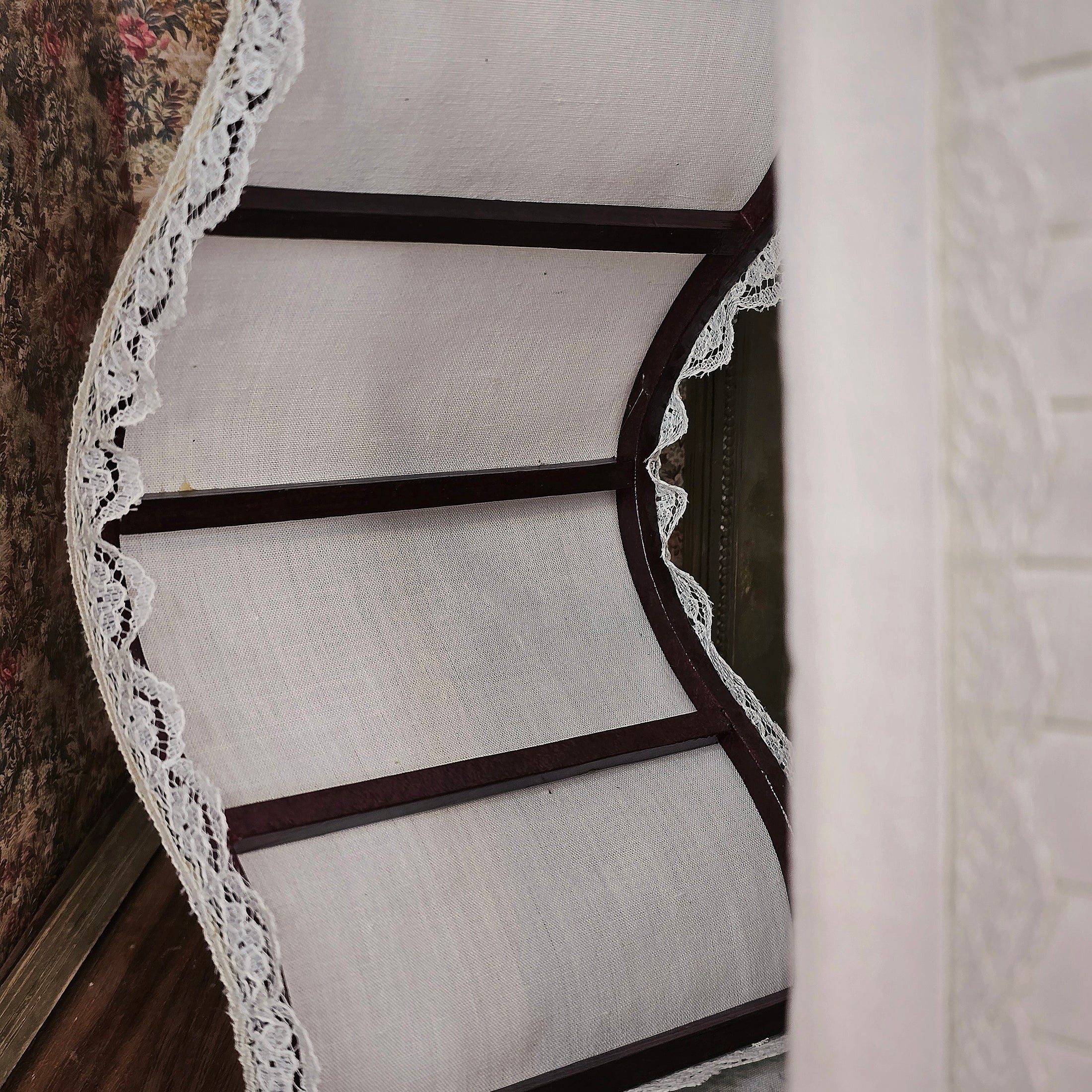 Hepplewhite-Style Mahogany Canopy Bed with Lace Tester