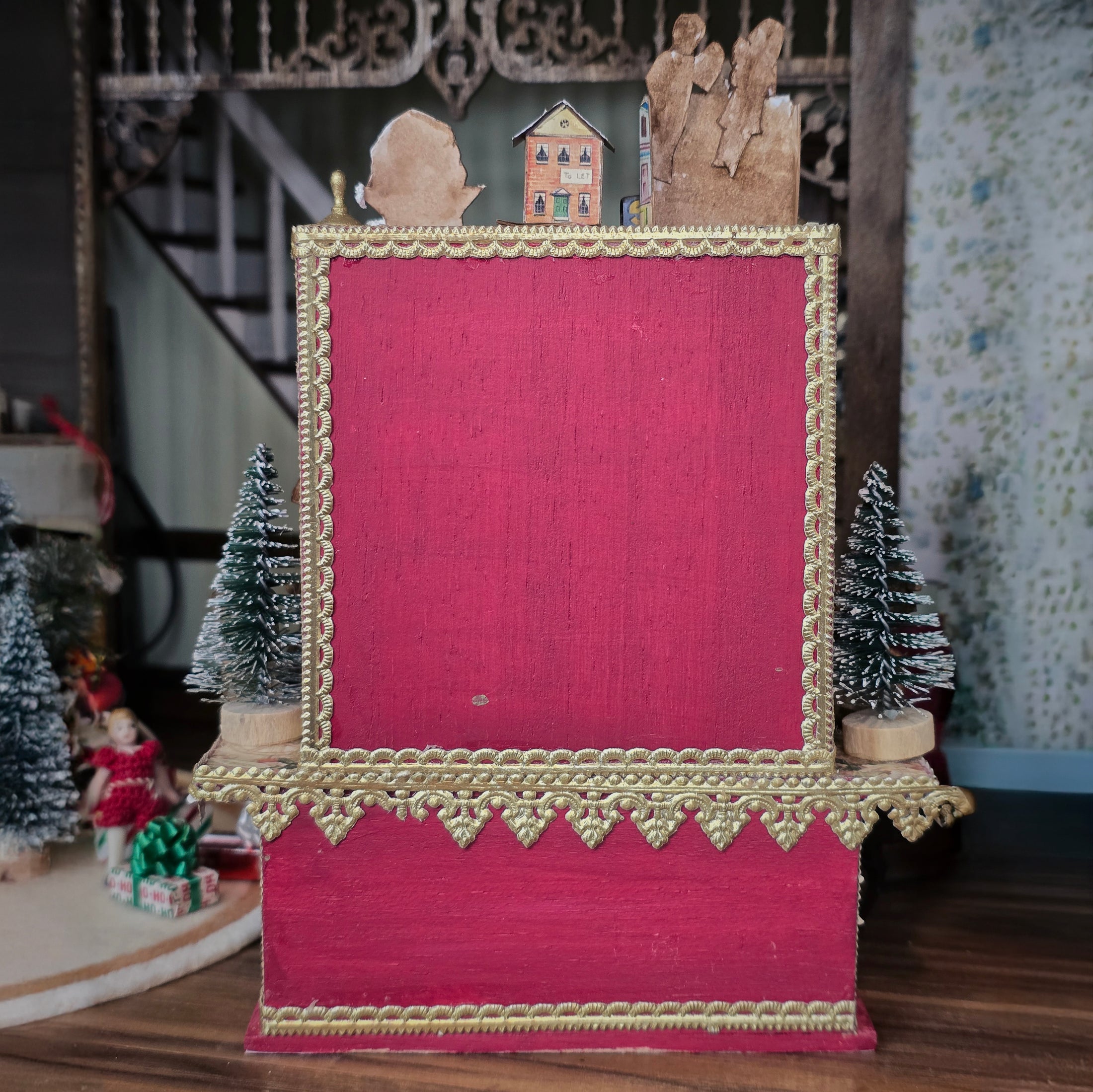 backside of red and gold cabinet