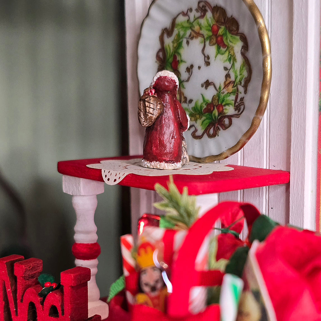 Old World Miniature Santa Figurine by Ann Anderson, back view