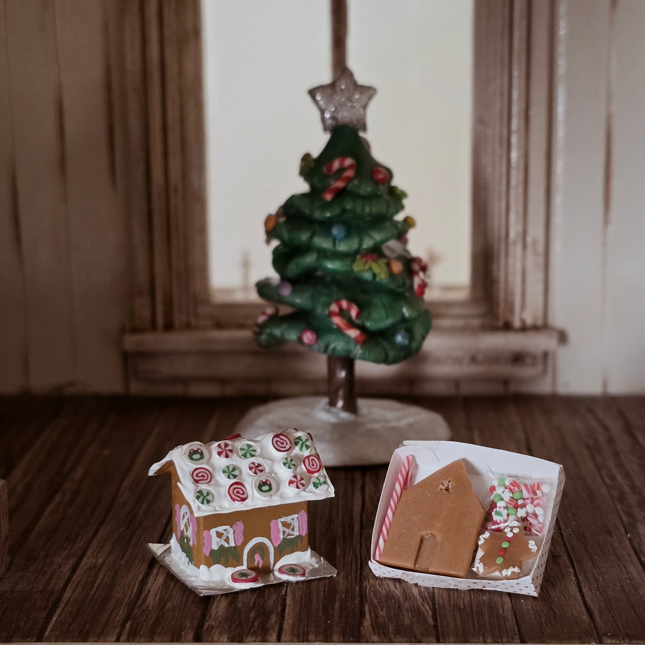 1:12 Christmas Gingerbread House Kit & Assembled Cottage