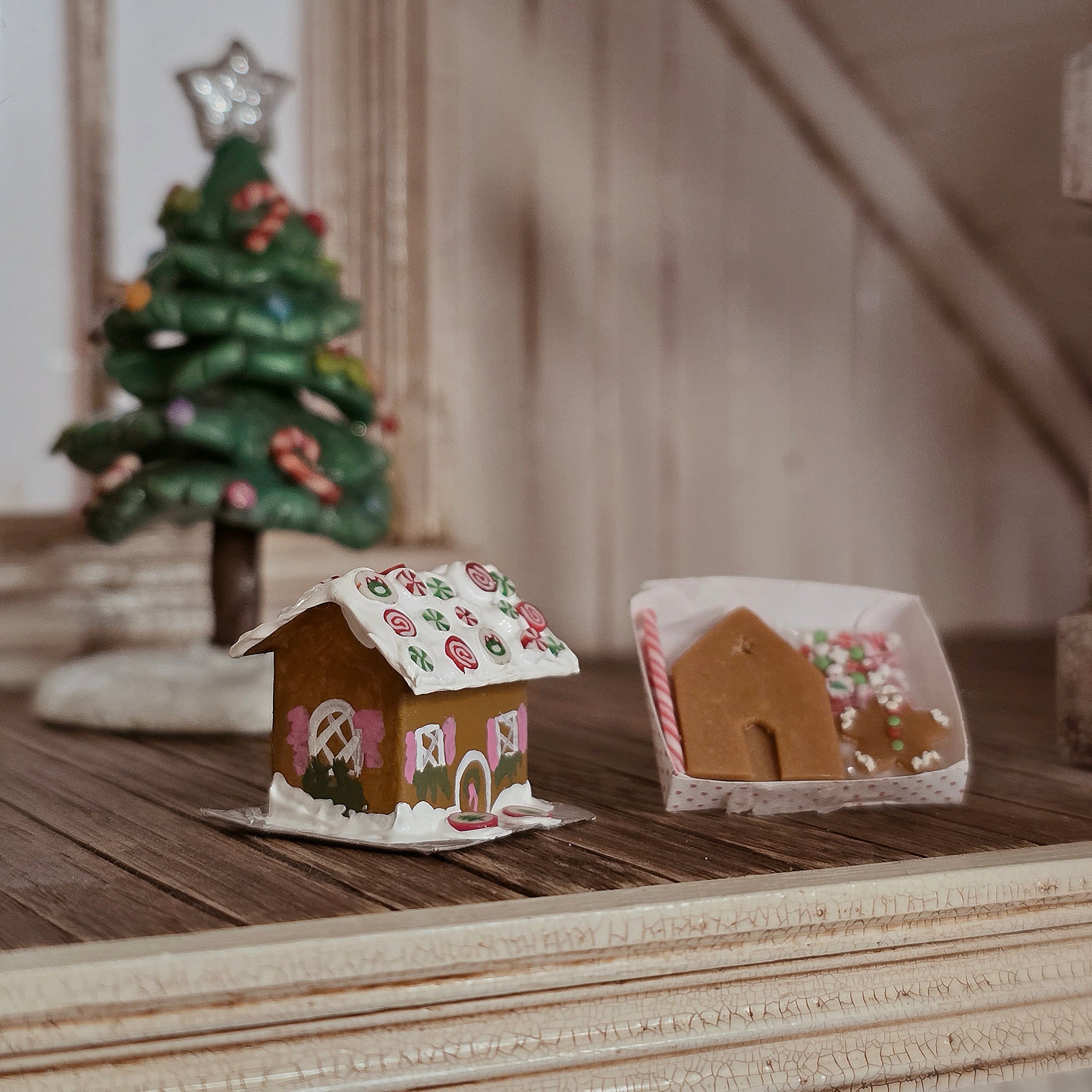 1:12 Christmas Gingerbread House Kit & Assembled Cottage