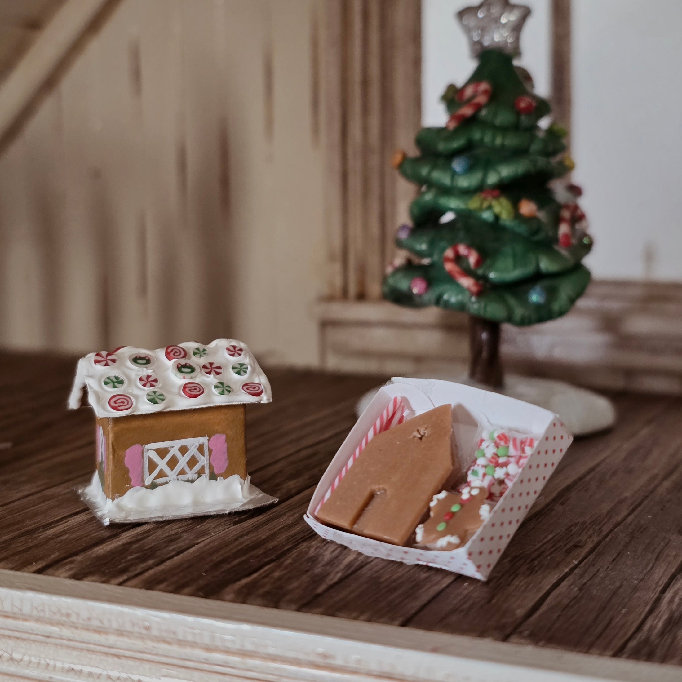1:12 Christmas Gingerbread House Kit & Assembled Cottage