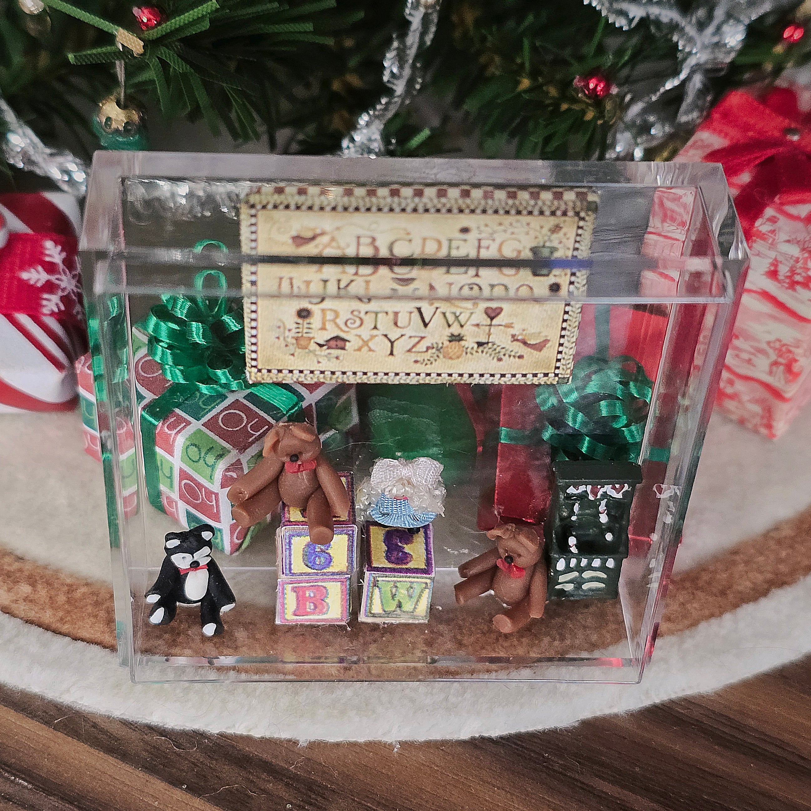 tiny toys in 1:48 scale