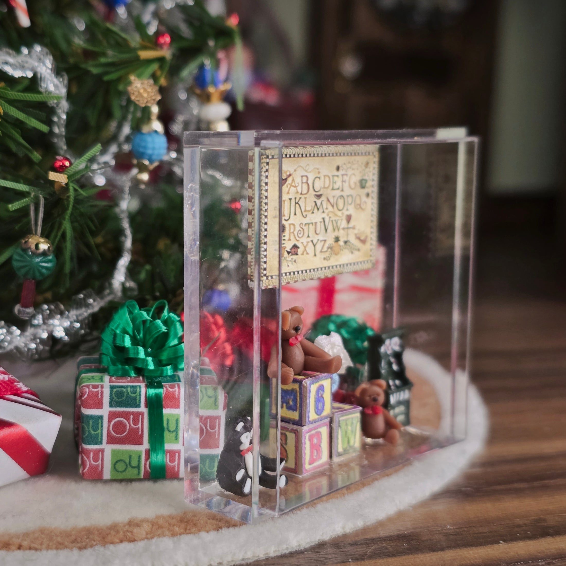 tiny toys in 1:48 scale