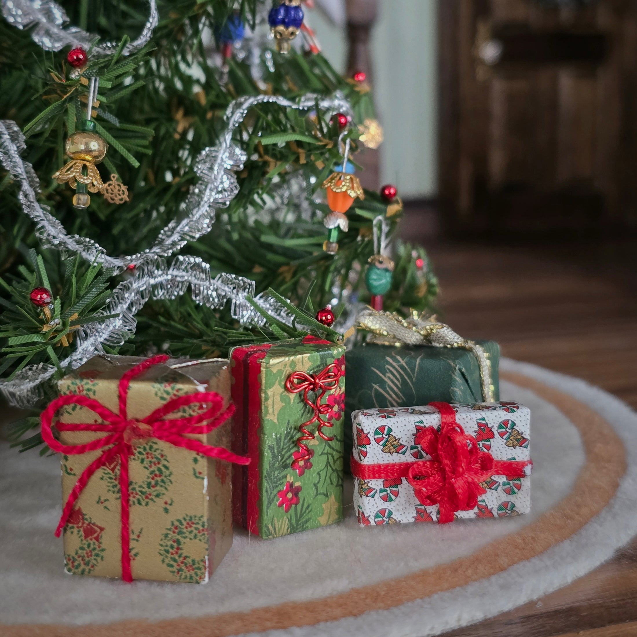 Decorative Christmas scene with small gift boxes and a tree.