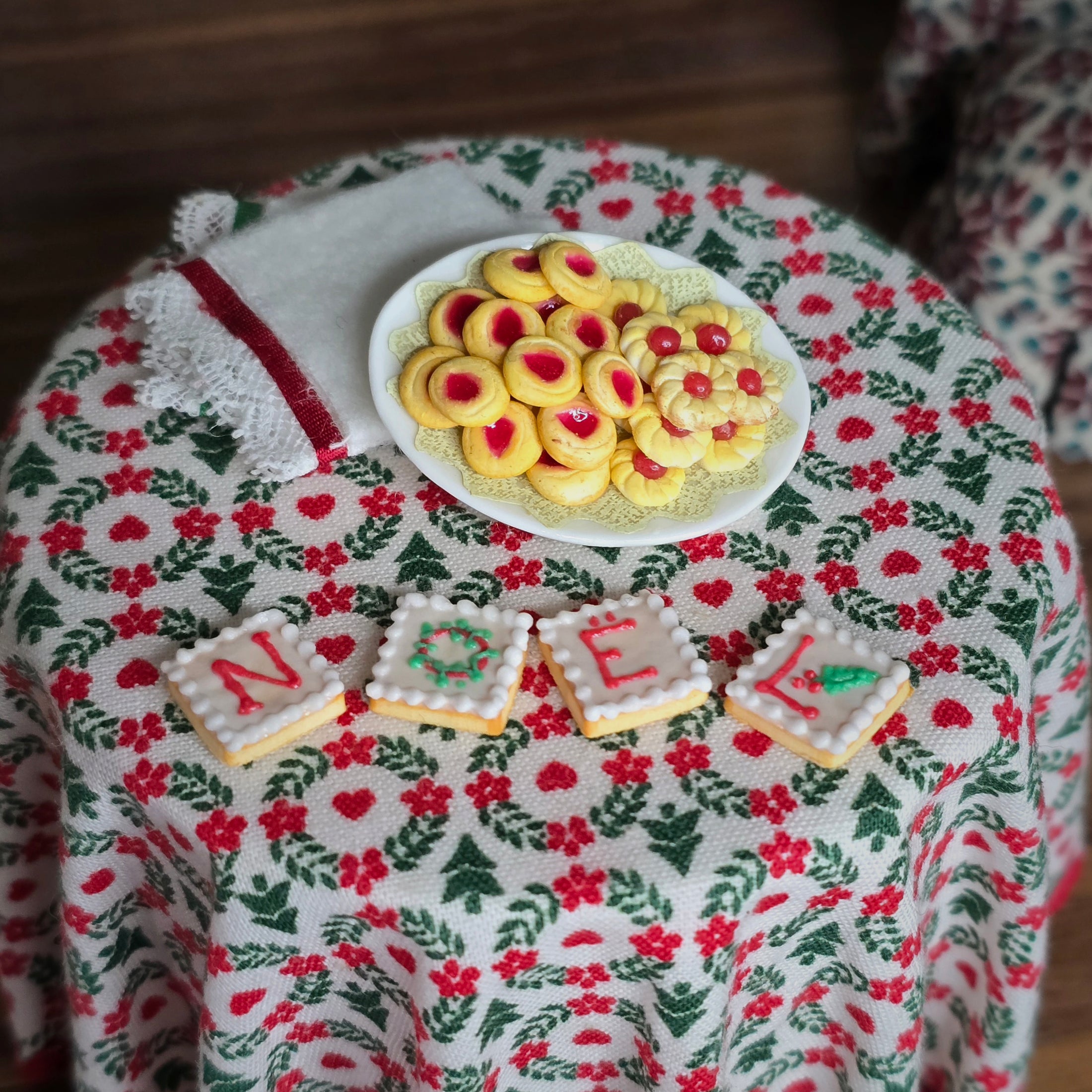 miniature dollhouse christmas cookie grouping