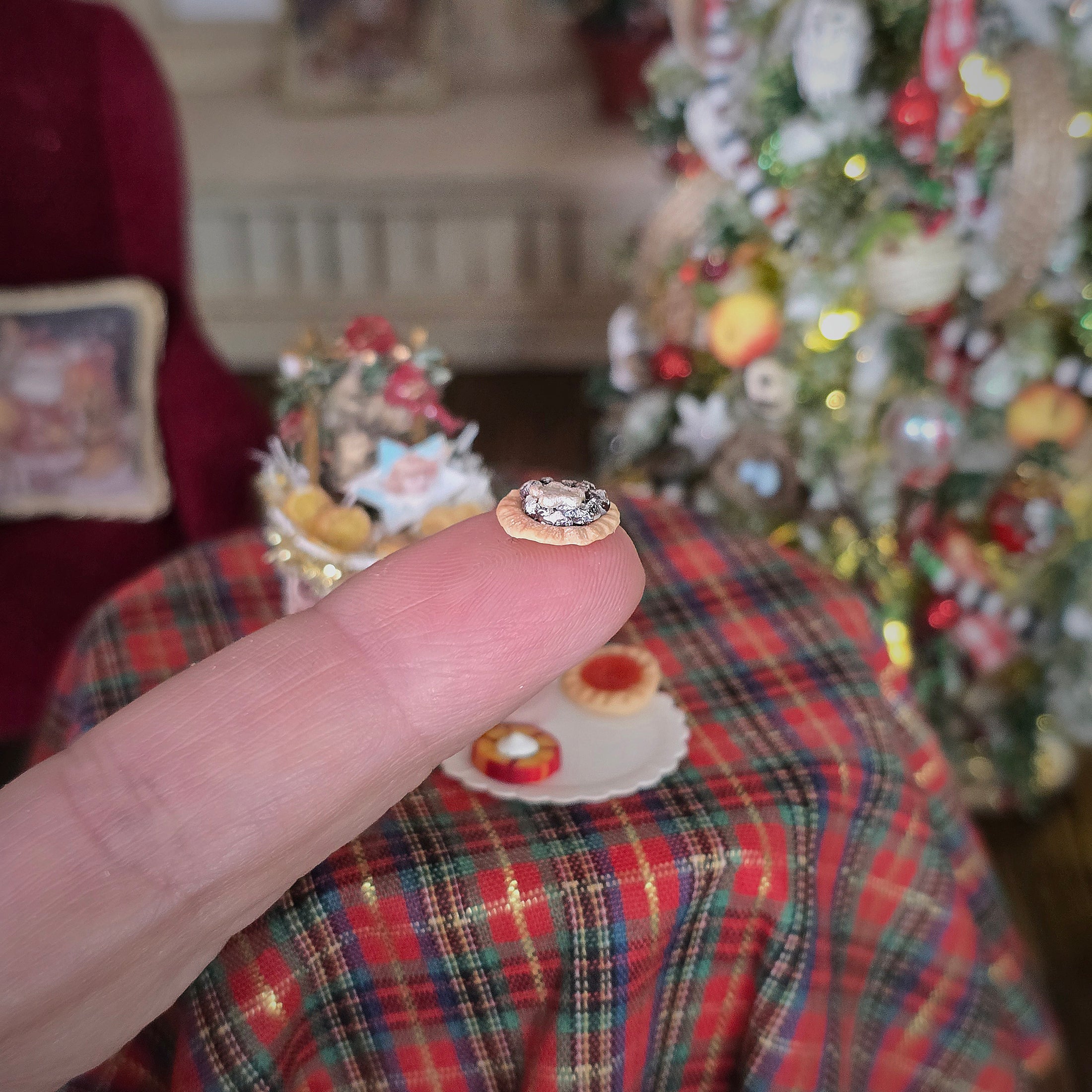 tart on finger