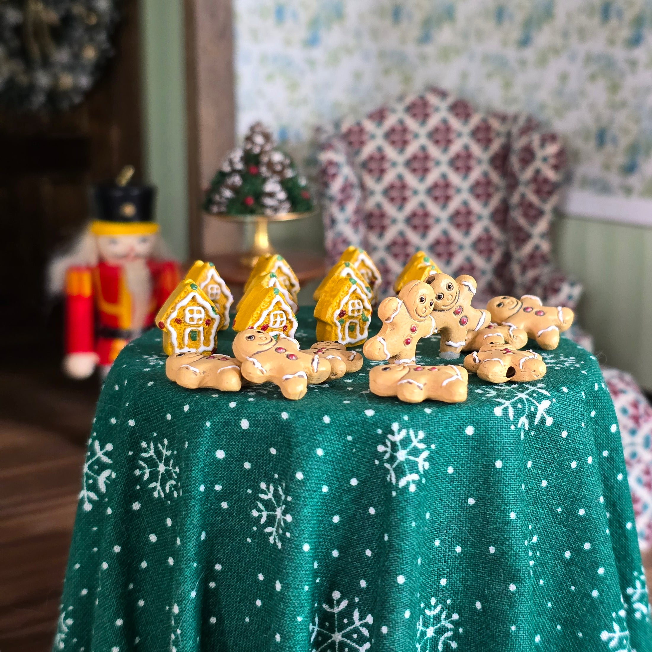 miniature gingerbread men and houses