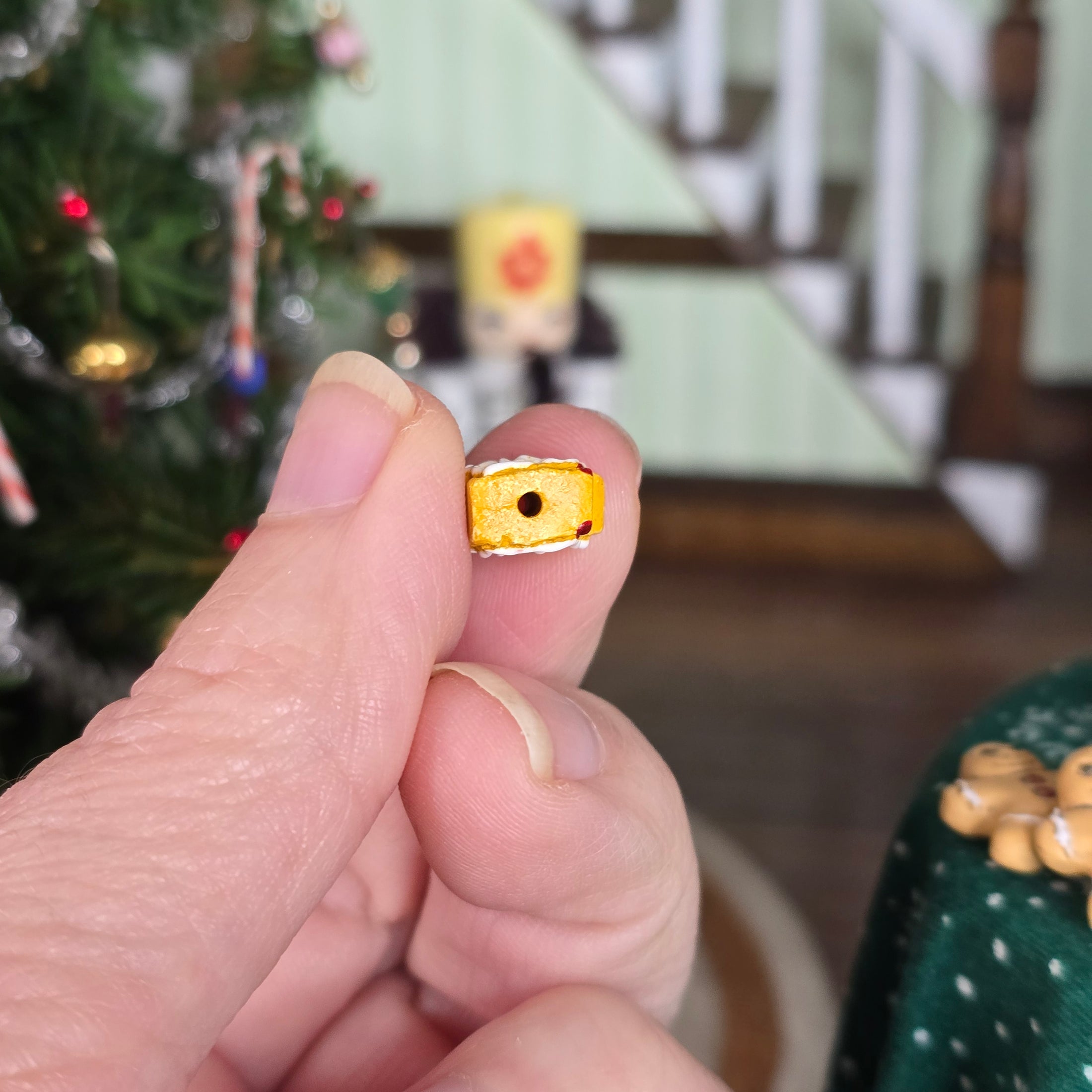 Set of Miniature Gingerbread Men & Houses Hand-Painted Clay Christmas Sweets 1:12 Dollhouse Décor