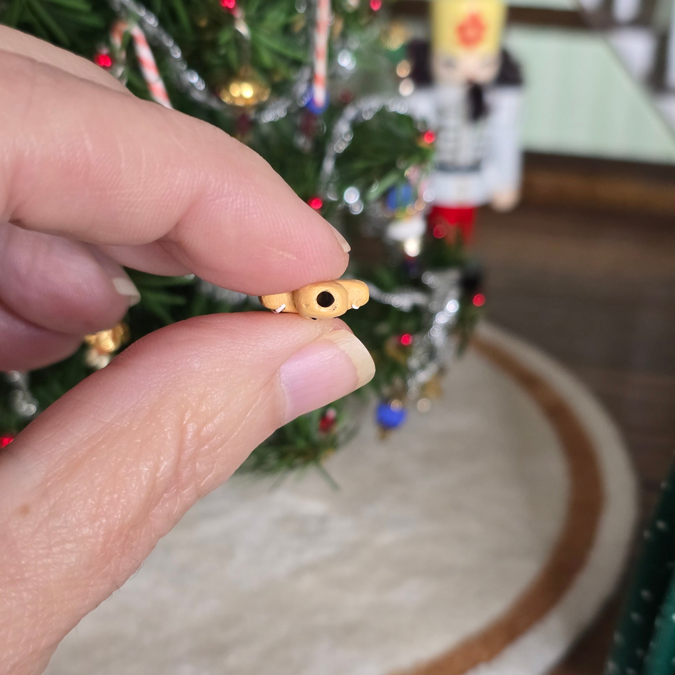Set of Miniature Gingerbread Men & Houses Hand-Painted Clay Christmas Sweets 1:12 Dollhouse Décor