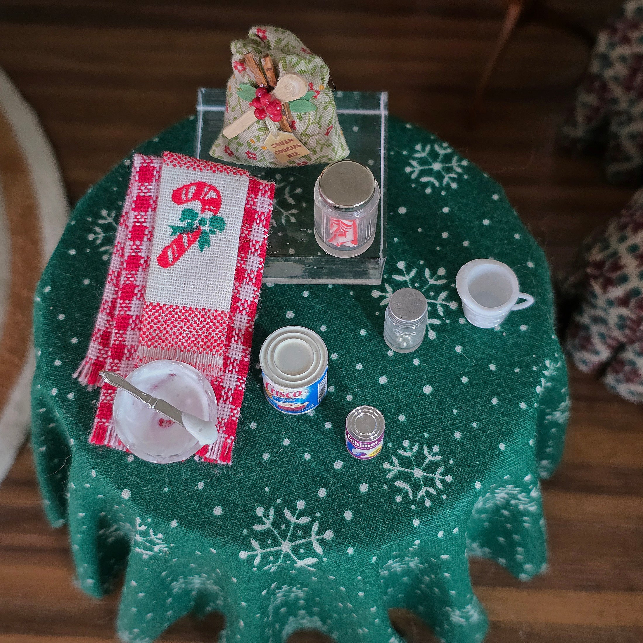 Miniature dollhouse baking set, top view