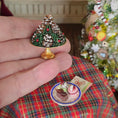 Load image into Gallery viewer, Decorative pine cone centerpiece and pastry plate

