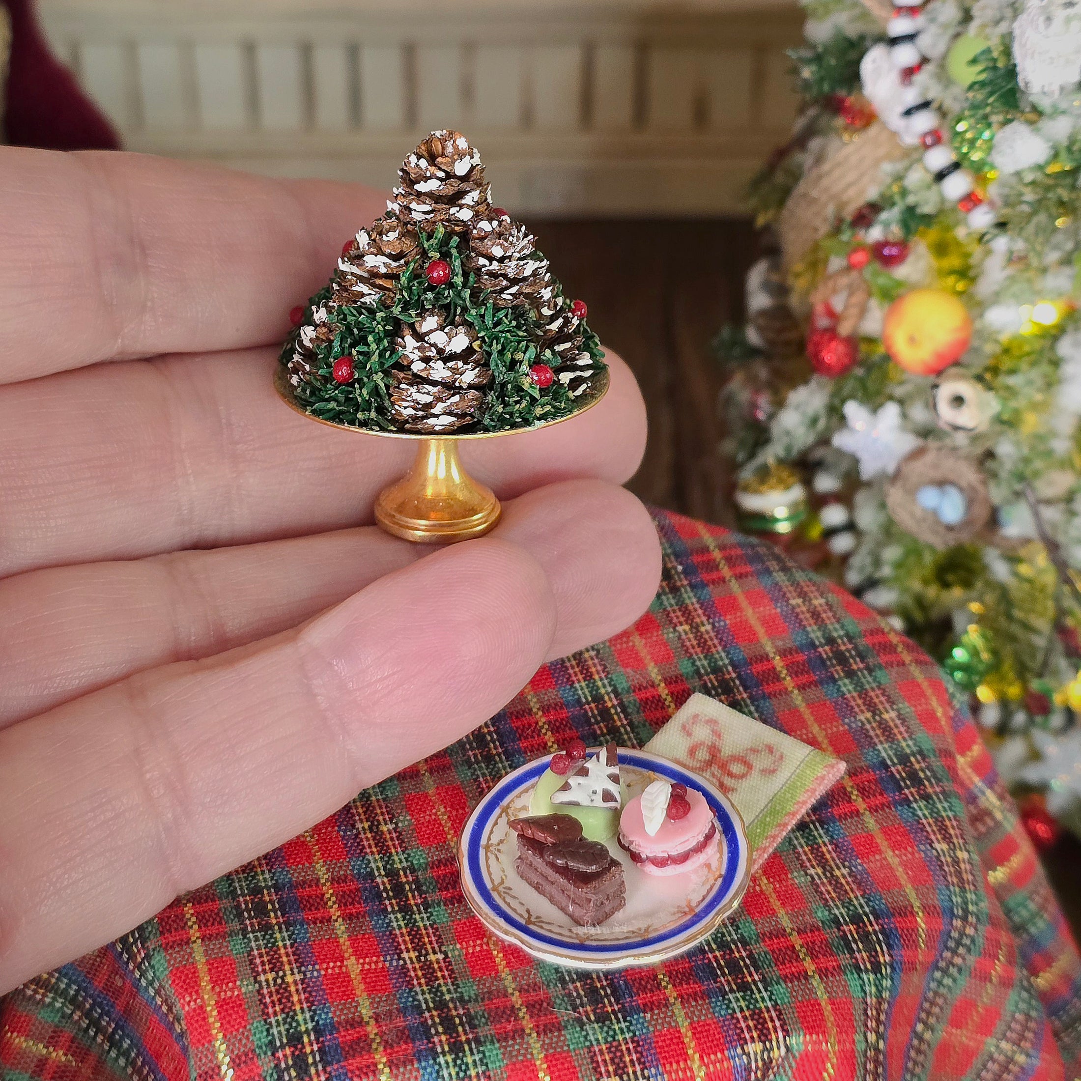 Decorative pine cone centerpiece and pastry plate