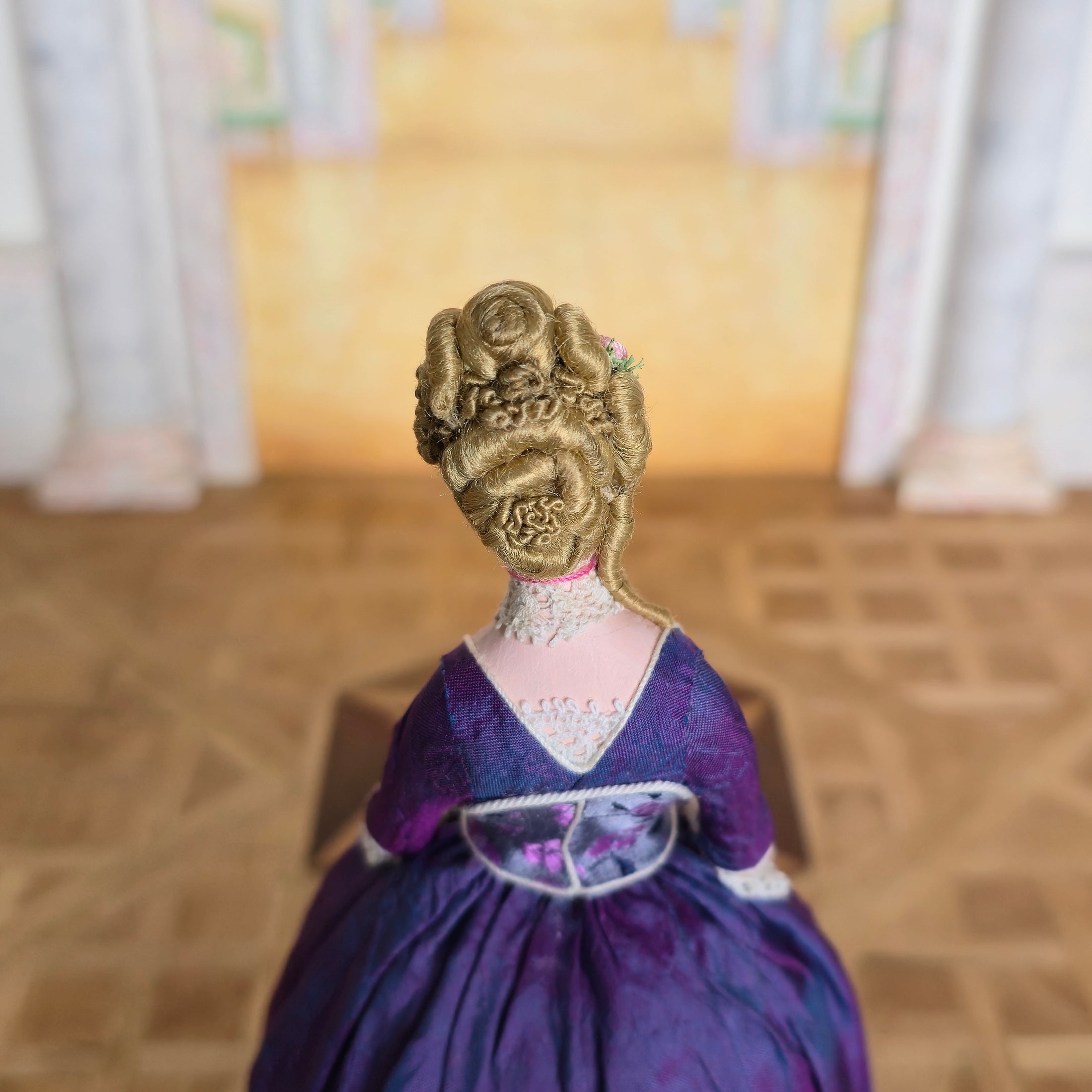 Close-up of the back of the hairstyle of a Gale Elena Bantock doll