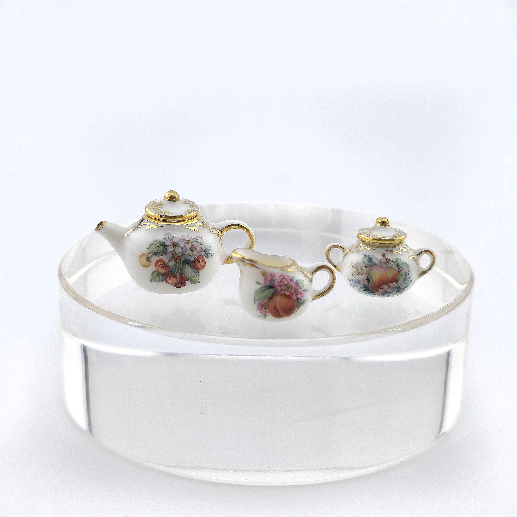  Miyuki Nagashima painted tea service set, white background