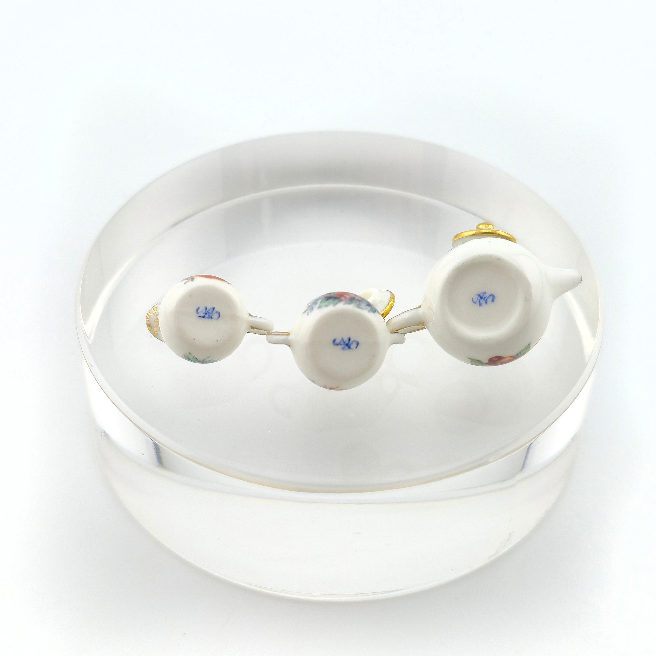  Miyuki Nagashima painted tea service set, signed undersides