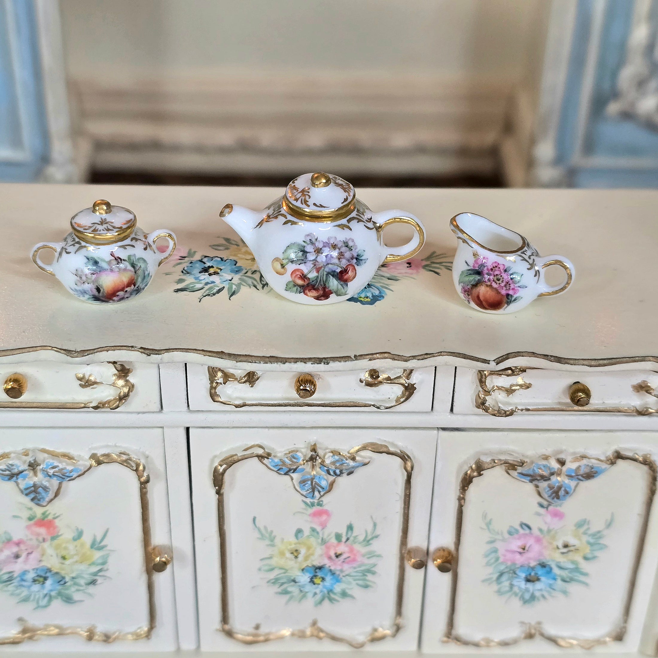  Miyuki Nagashima painted tea service set, on painted buffet