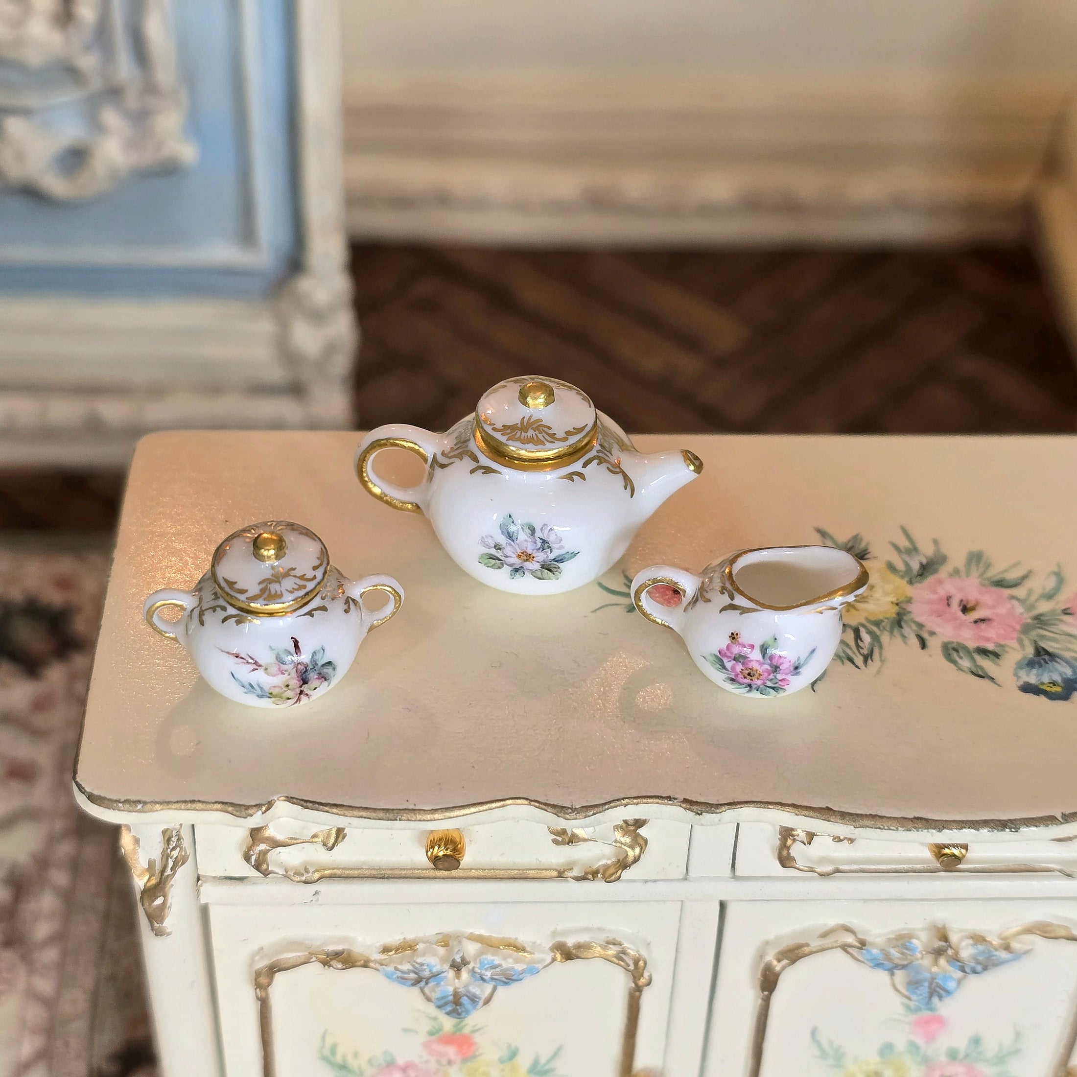  Miyuki Nagashima painted tea service set, top views