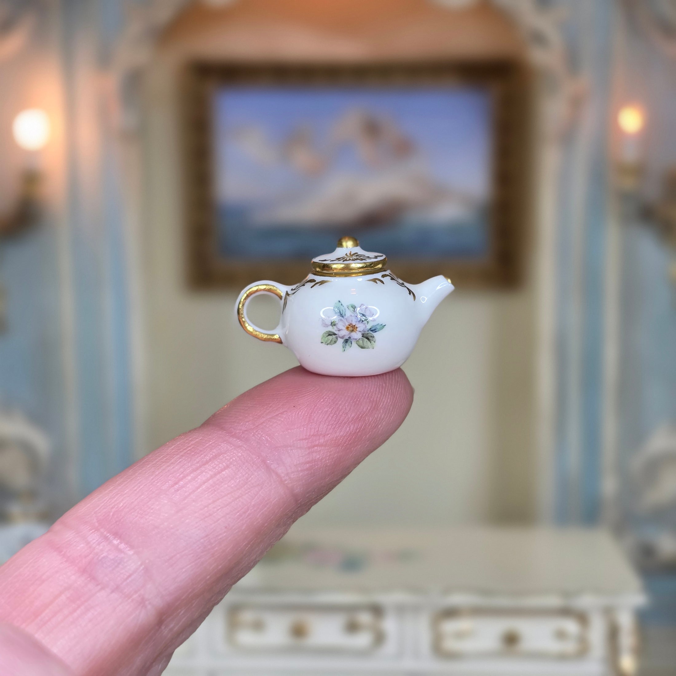  Miyuki Nagashima painted teapot balanced on finger