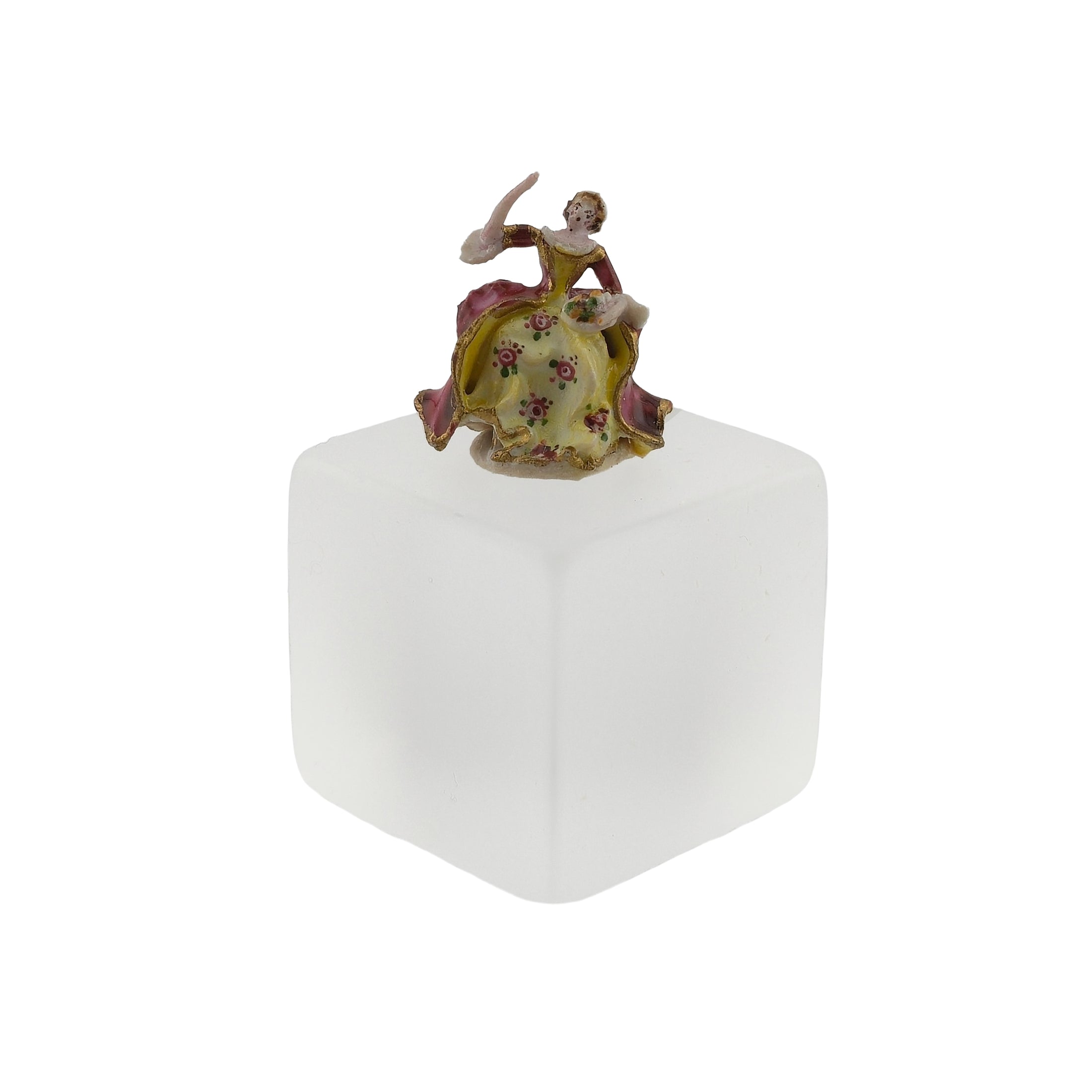 Decorative figurine on top of a white cube