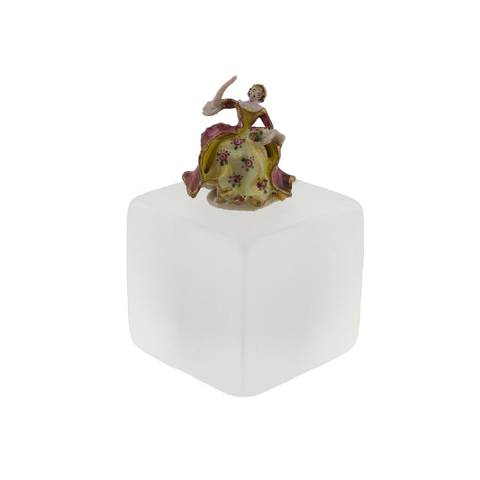 Decorative figurine on top of a white cube
