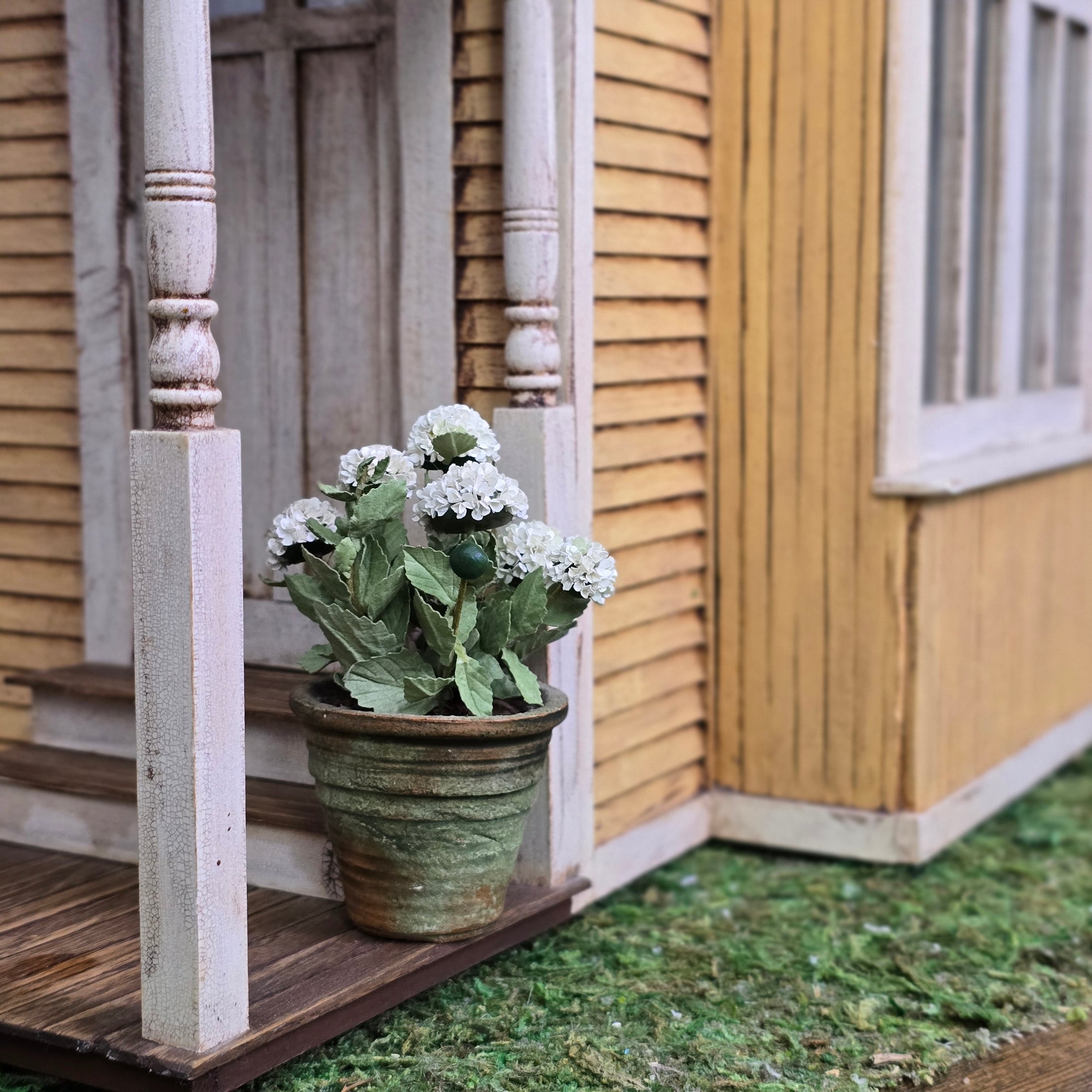 Handmade White Hydrangea in Aged Mossy Clay Pot 1:12
