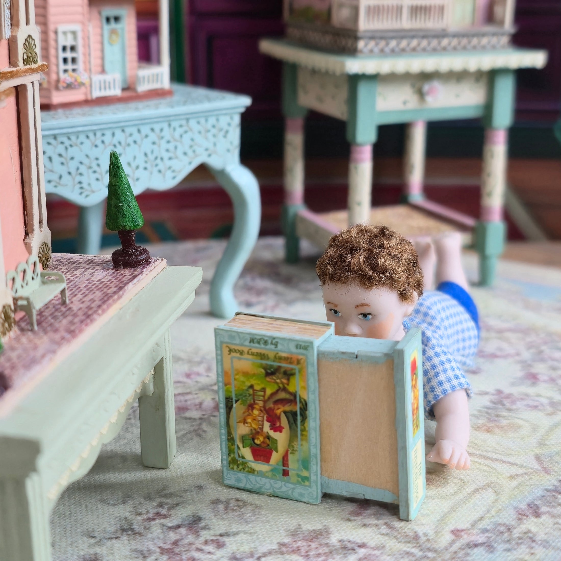 Robin Betterley “The Hatchlings” Teeny Weeny Pull-Out Nursery Book (2015)