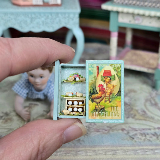 Robin Betterley “The Hatchlings” Teeny Weeny Pull-Out Nursery Book (2015)