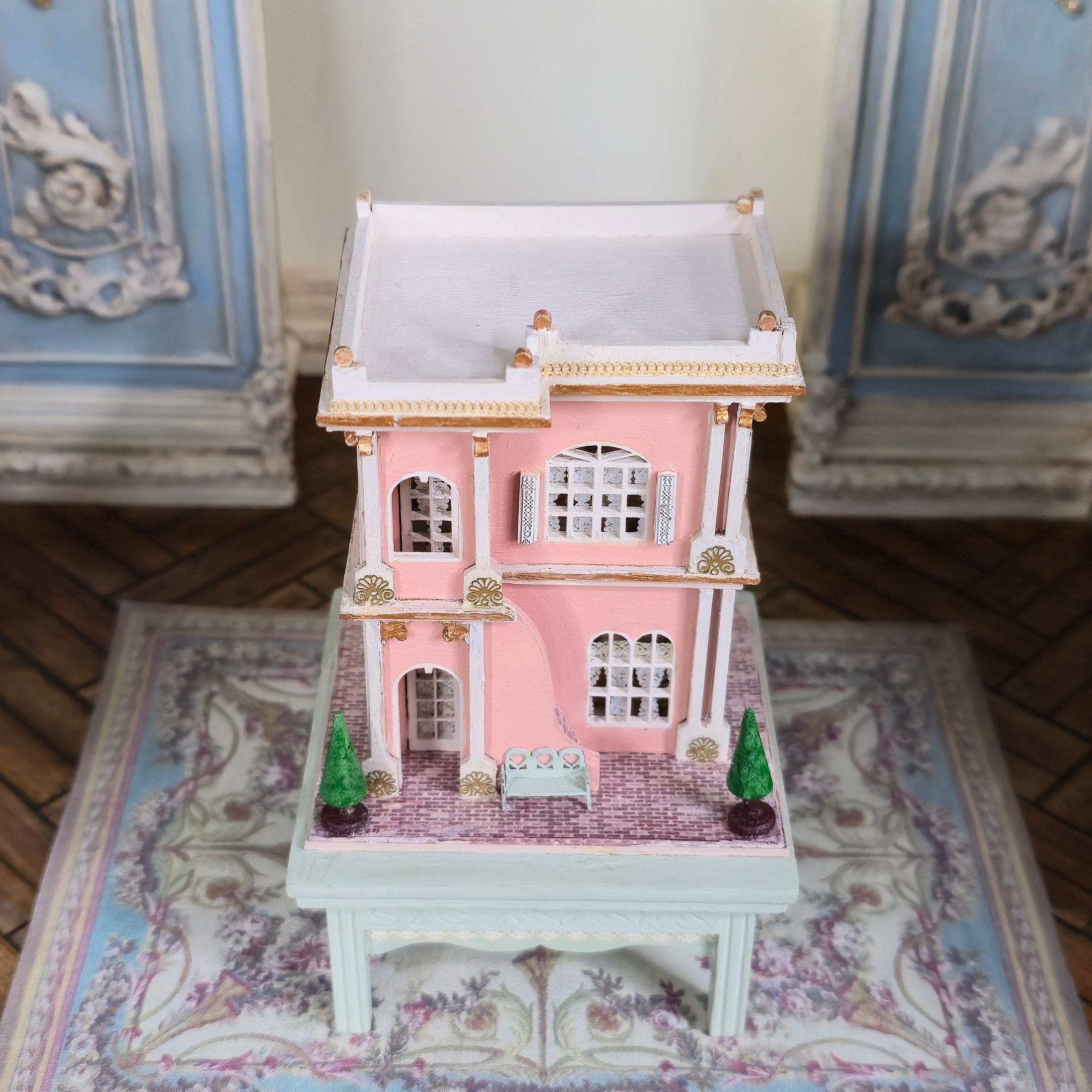 Hemy Eppich Grand Pink & White 1:144 Scale Dollhouse on Painted Table Nursery Display