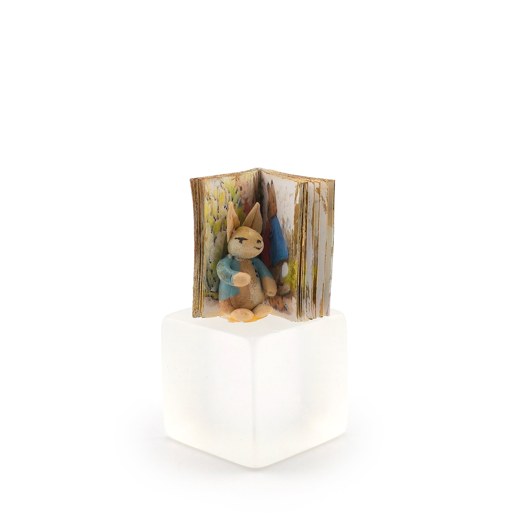 Storybook Shelf Sitter With Peter Rabbit Figure Dollhouse Miniature Nursery Decor
