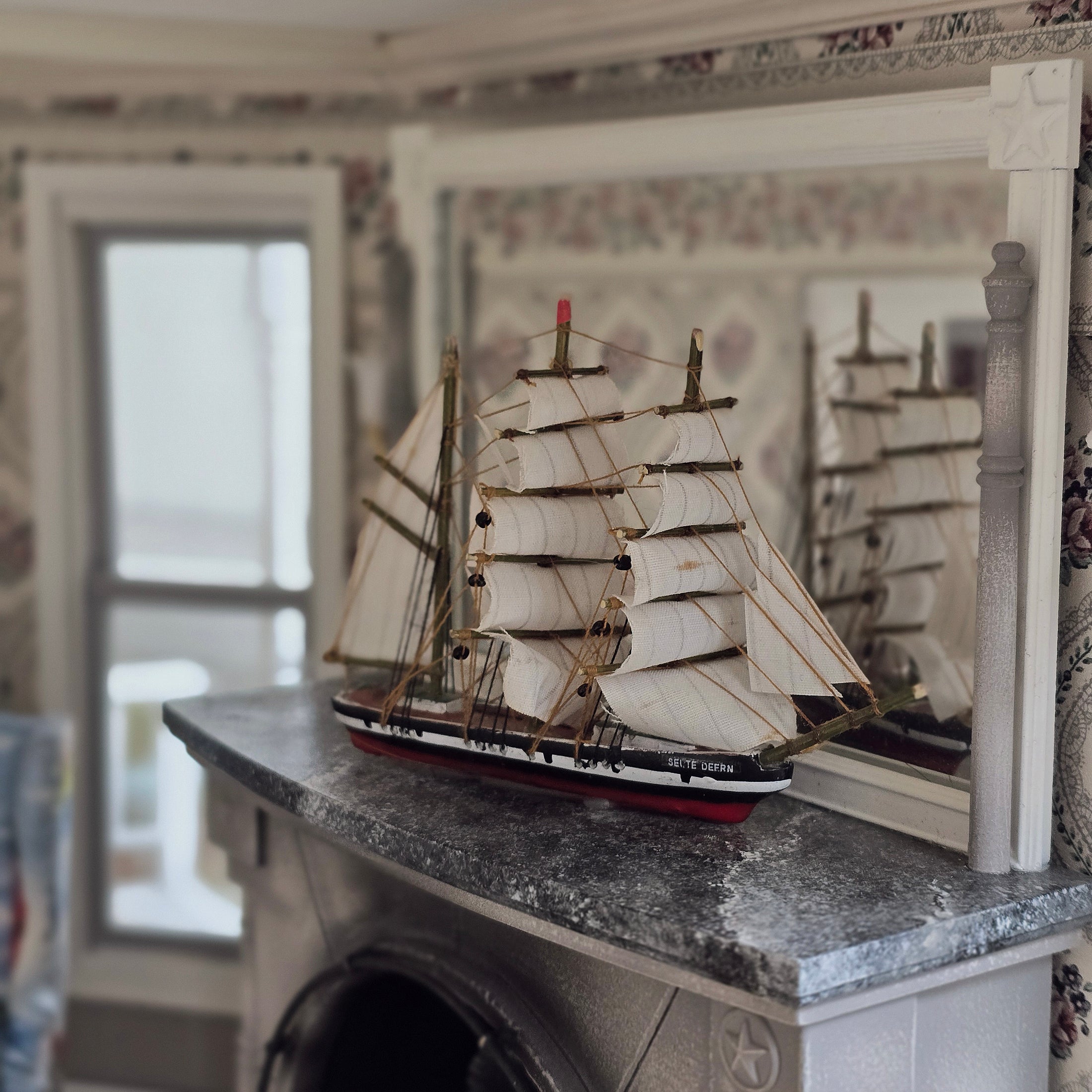 Miniature Seute Deern German Ship Replica with Red-Hull