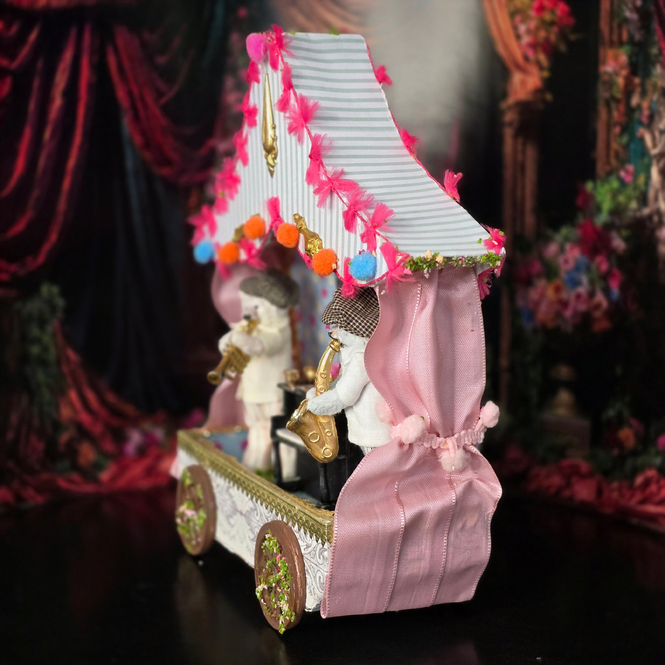 French Jazz Bears New Orleans Circus Wagon Diorama Le Coffre d’Emilie