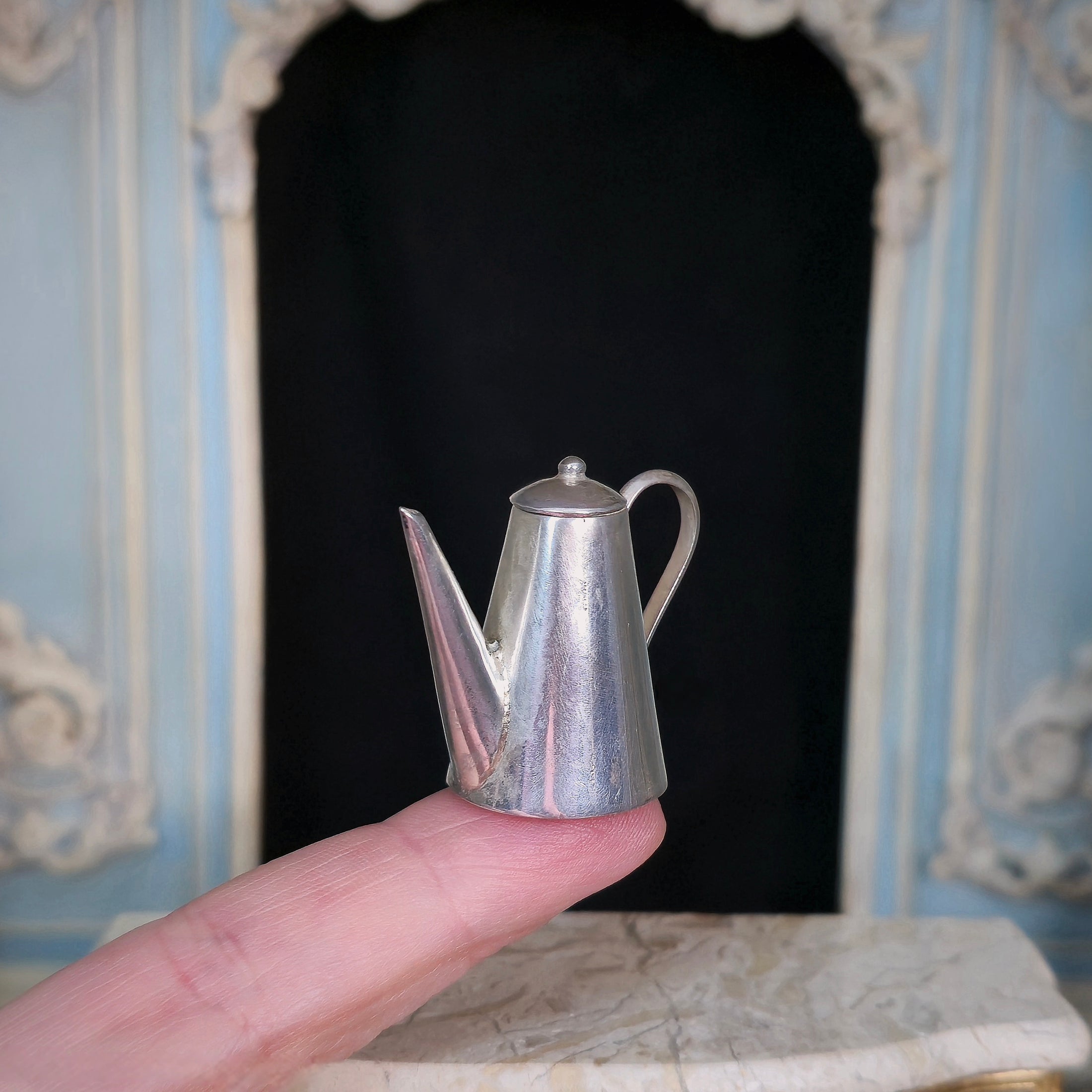 Sterling Silver 18th-Century Style Sleek Conical Coffee Pot