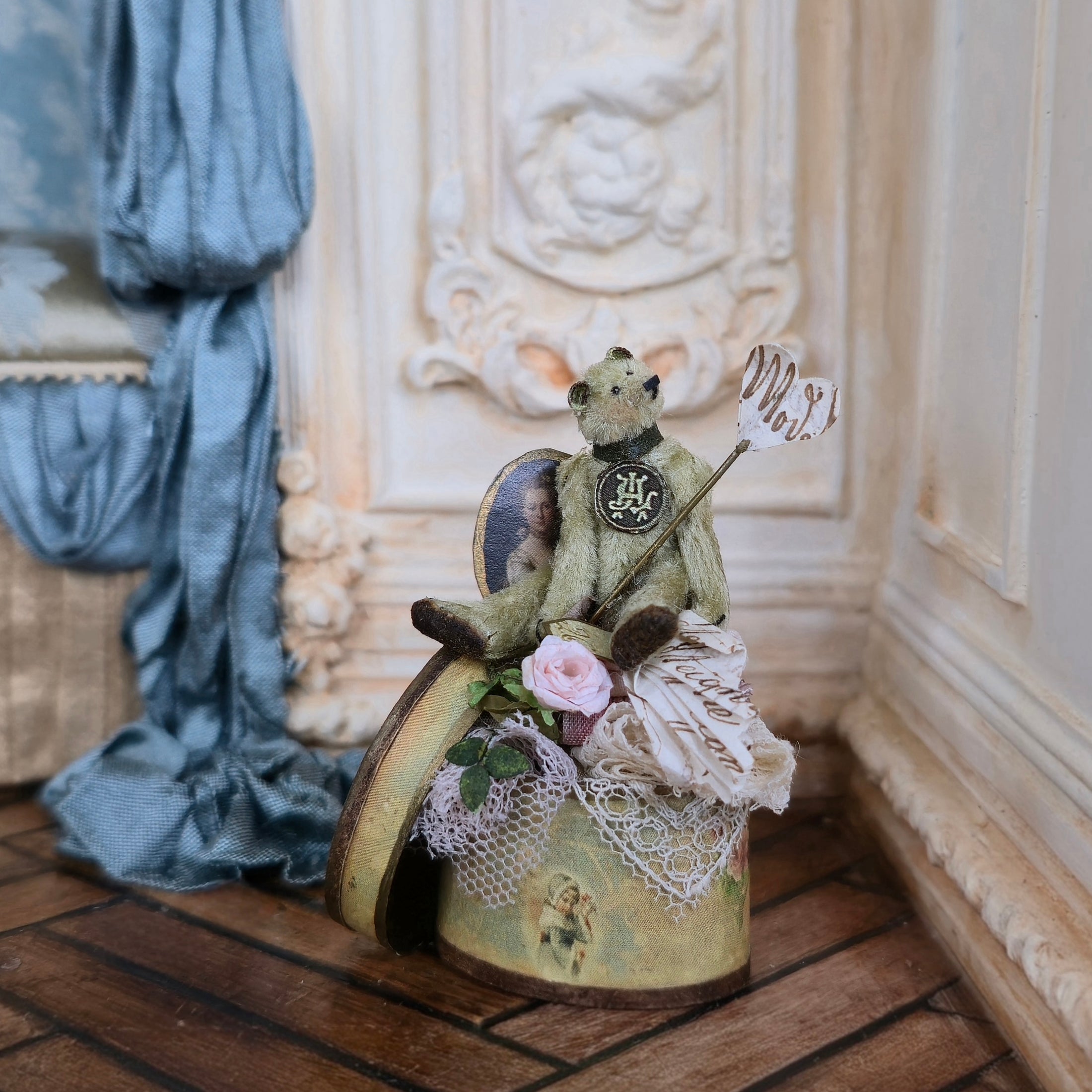 MP Creation Marie Pierre Gratias OOAK Silk Mohair Teddy Bear & Notions Box Vignette